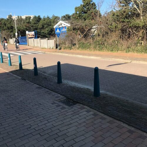 Conische anti parkeerpaal - 168/96mm 7 Door de hoogwaardige afwerking, zijn deze afzetpalen ook zeer geschikt voor plaatsing aan de kust. Deze staan op Texel